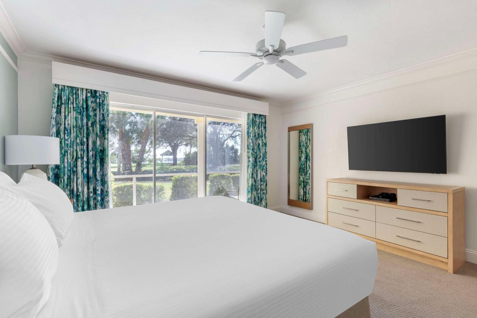 Hilton Vacation Club Charter Club Naples Bay Hotel Bagian luar foto