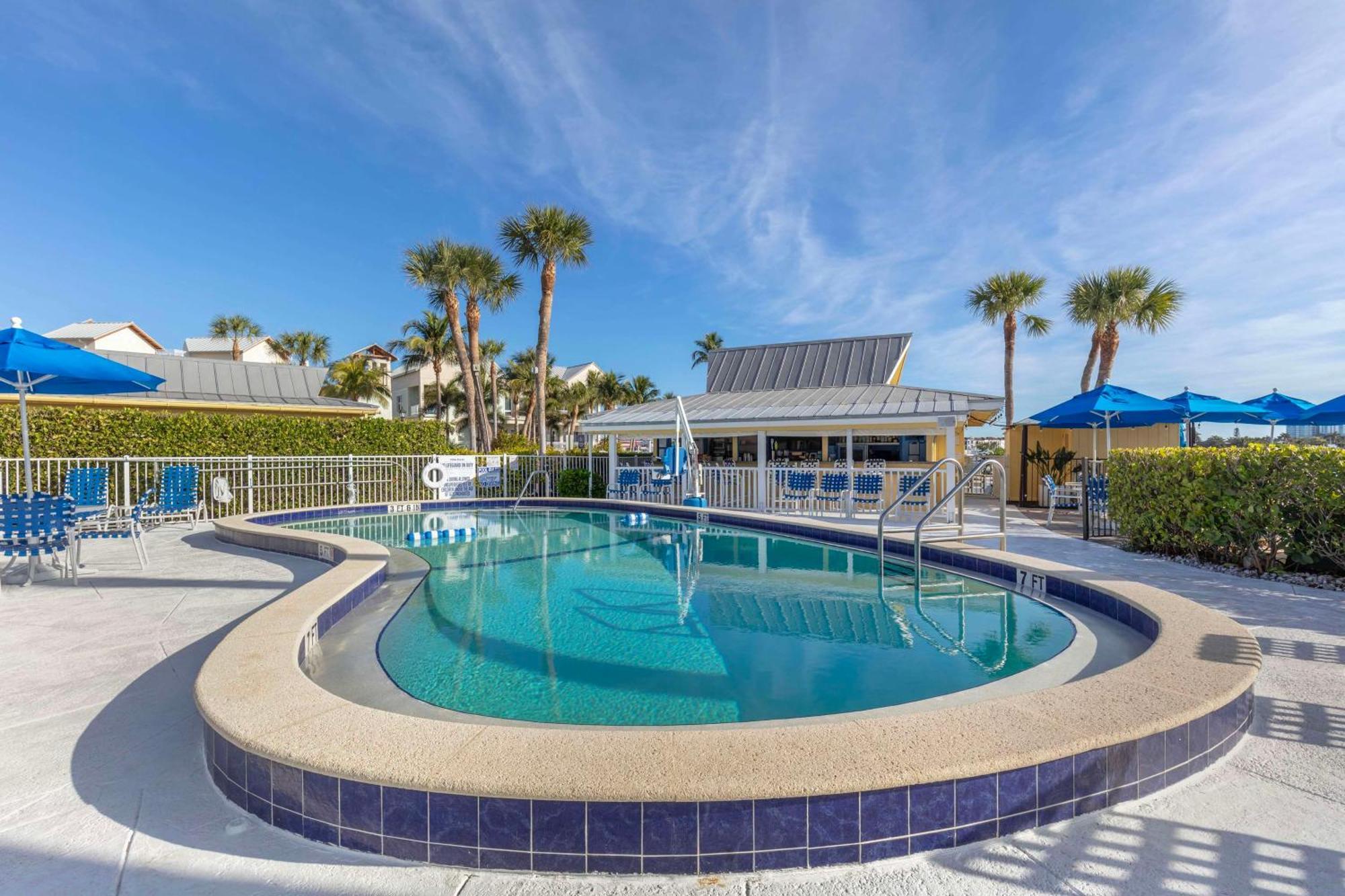 Hilton Vacation Club Charter Club Naples Bay Hotel Bagian luar foto