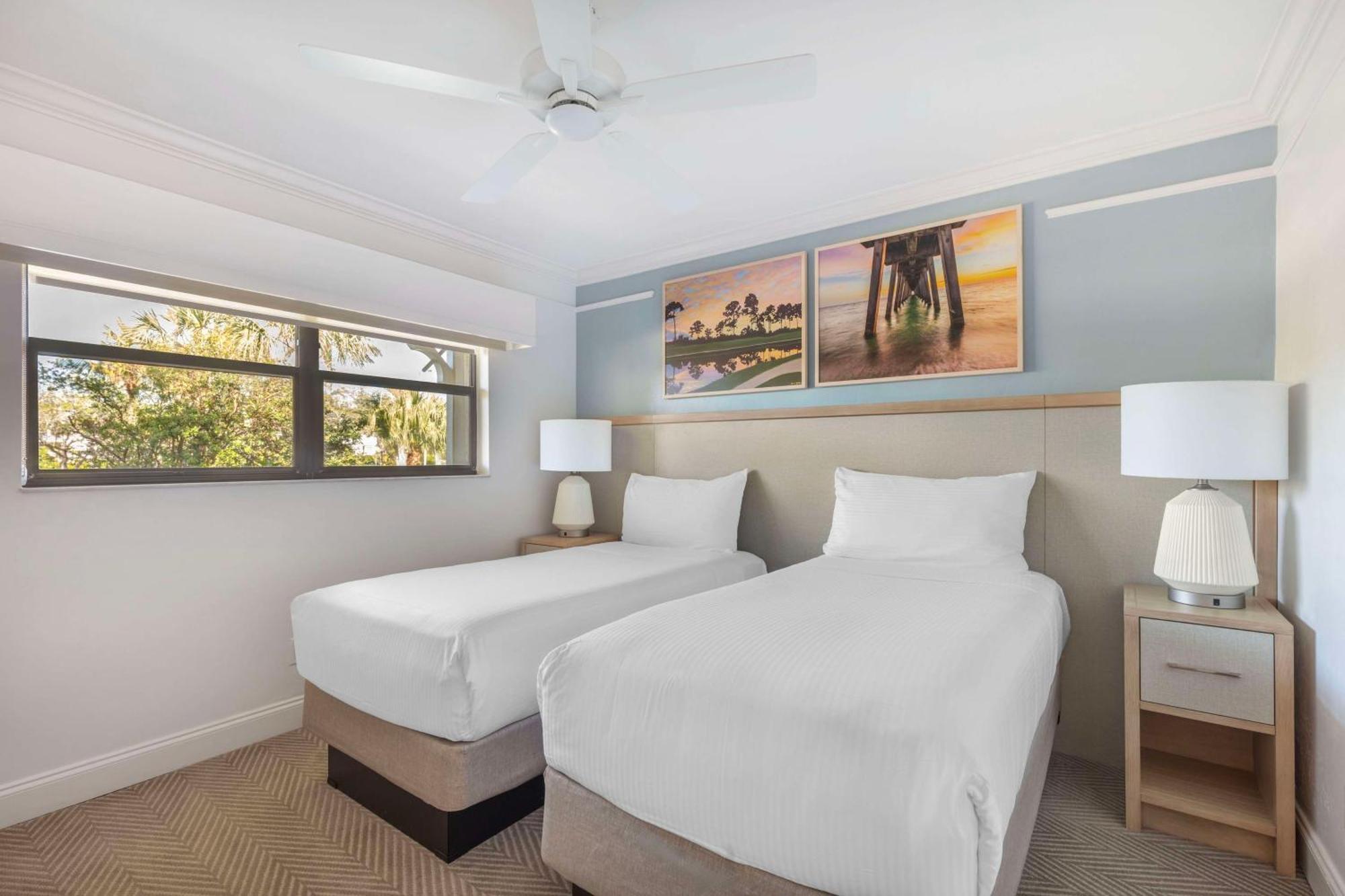Hilton Vacation Club Charter Club Naples Bay Hotel Bagian luar foto