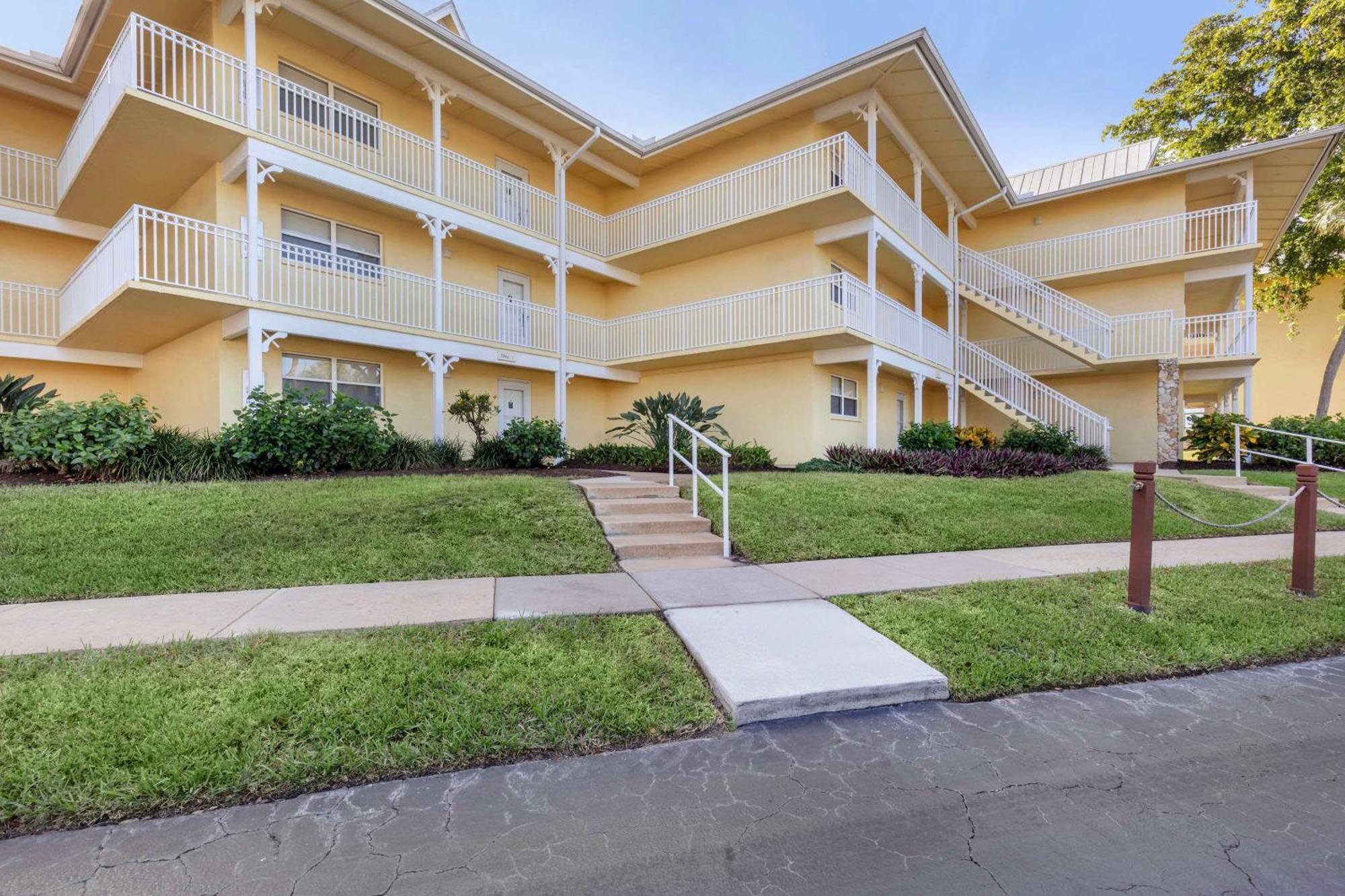 Hilton Vacation Club Charter Club Naples Bay Hotel Bagian luar foto
