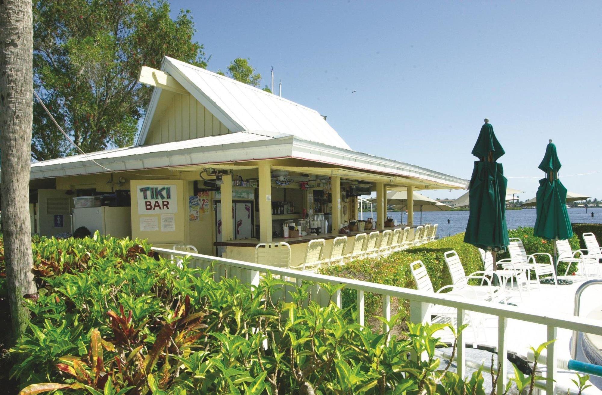 Hilton Vacation Club Charter Club Naples Bay Hotel Bagian luar foto