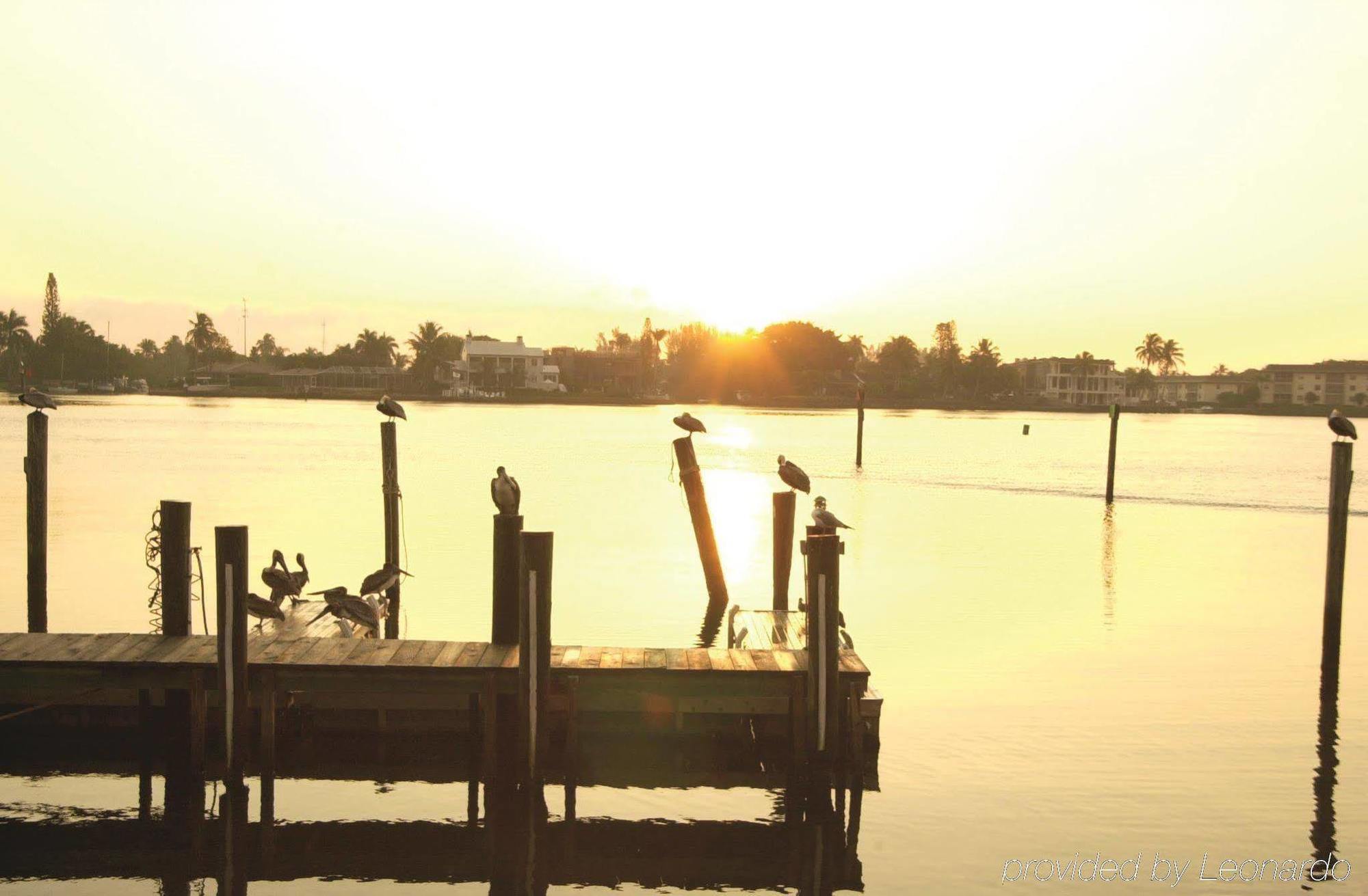 Hilton Vacation Club Charter Club Naples Bay Hotel Bagian luar foto
