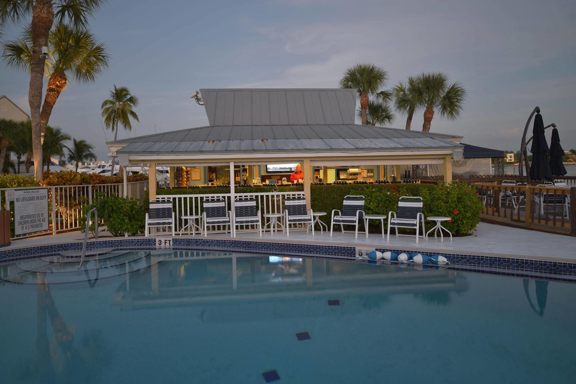 Hilton Vacation Club Charter Club Naples Bay Hotel Bagian luar foto