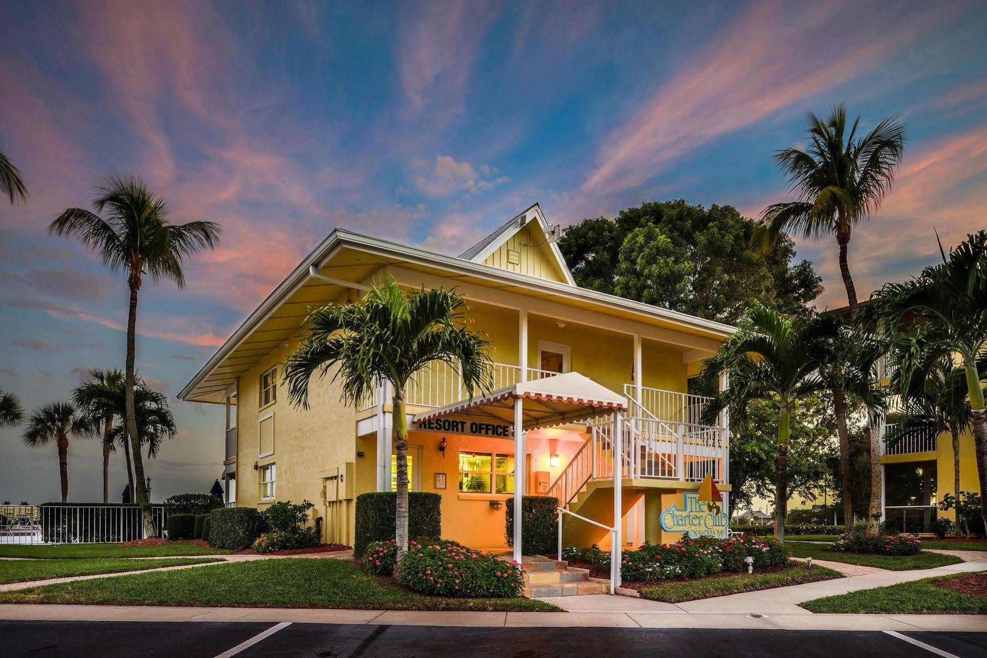 Hilton Vacation Club Charter Club Naples Bay Hotel Bagian luar foto